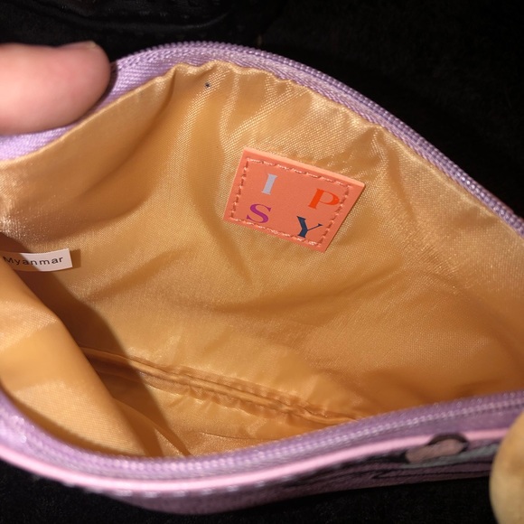 Kylie cosmetic bag. Bundle deal - Picture 16 of 16